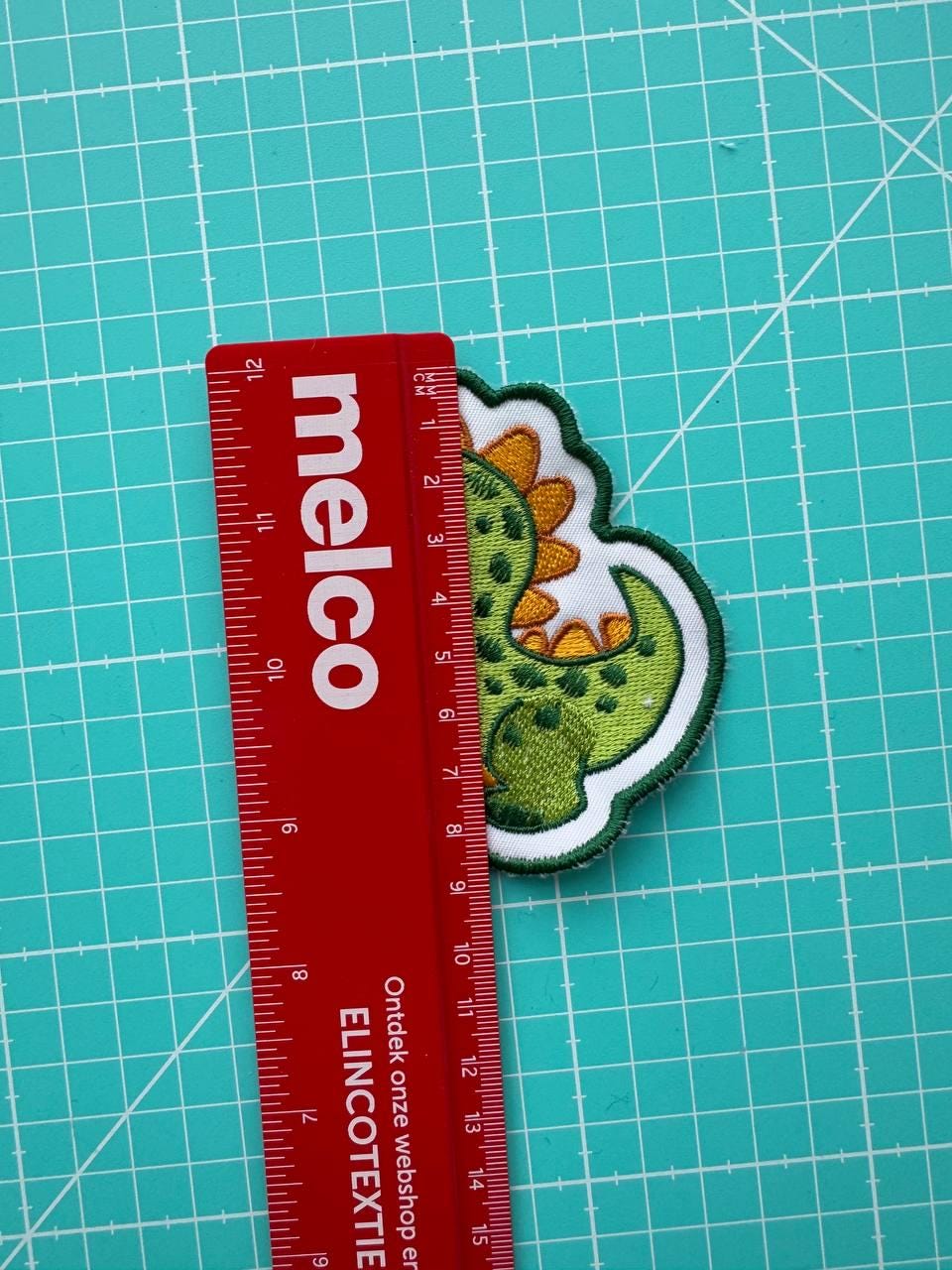 Dinosaur Embroidered Patch – 8x9 cm (Dino)