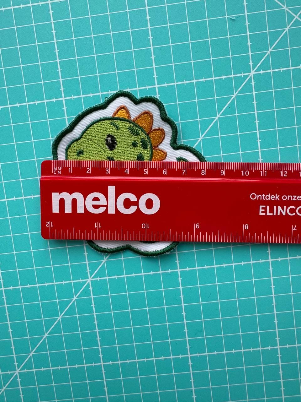 Dinosaur Embroidered Patch – 8x9 cm (Dino)