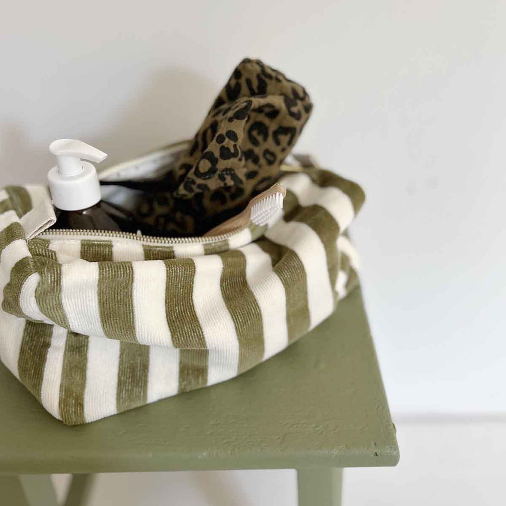 Rose in April - Wash bag (Vic terry)